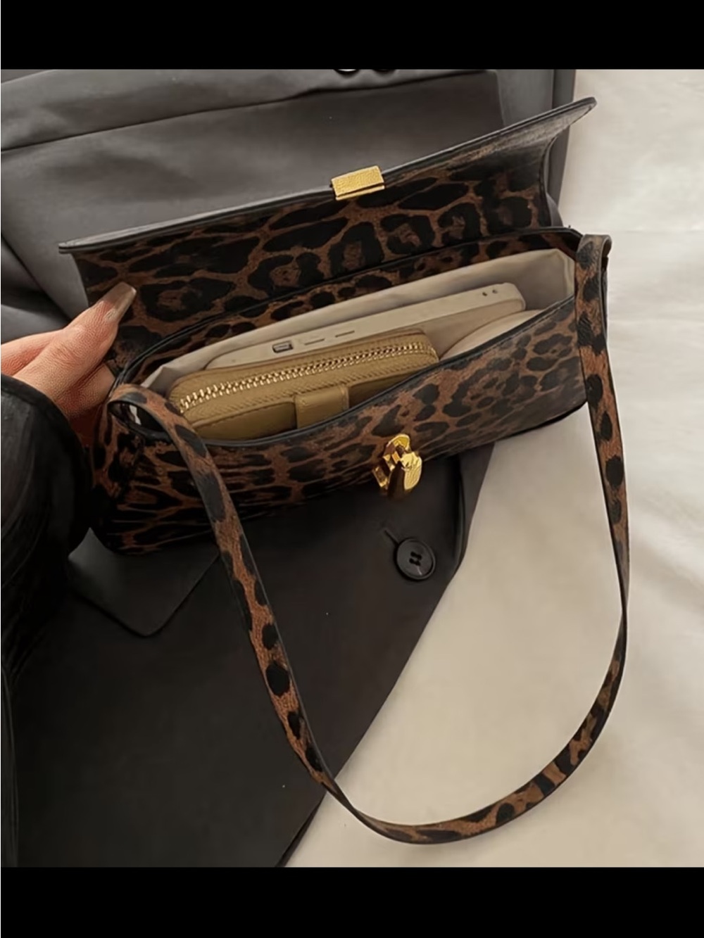 Affordable Fashion Finds Leopard Shoulder Bag with Gold Hardware - Picture 4 of 5